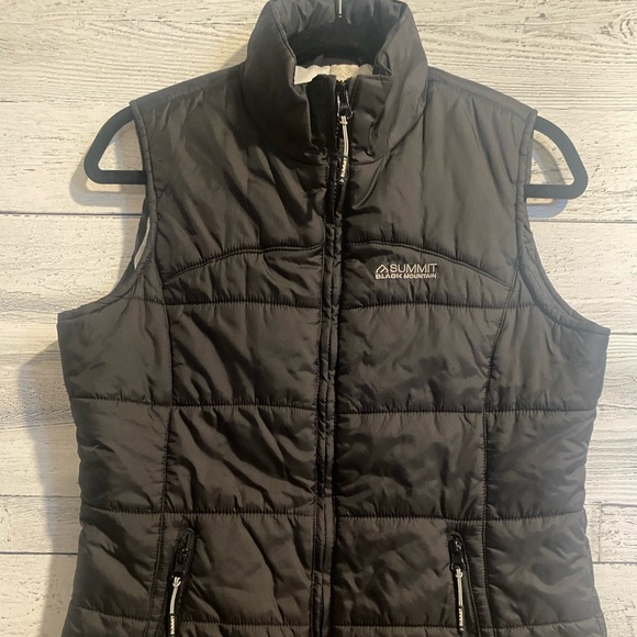 Women’s Summit Black Montain Puffer Vest - Picture 2 of 8